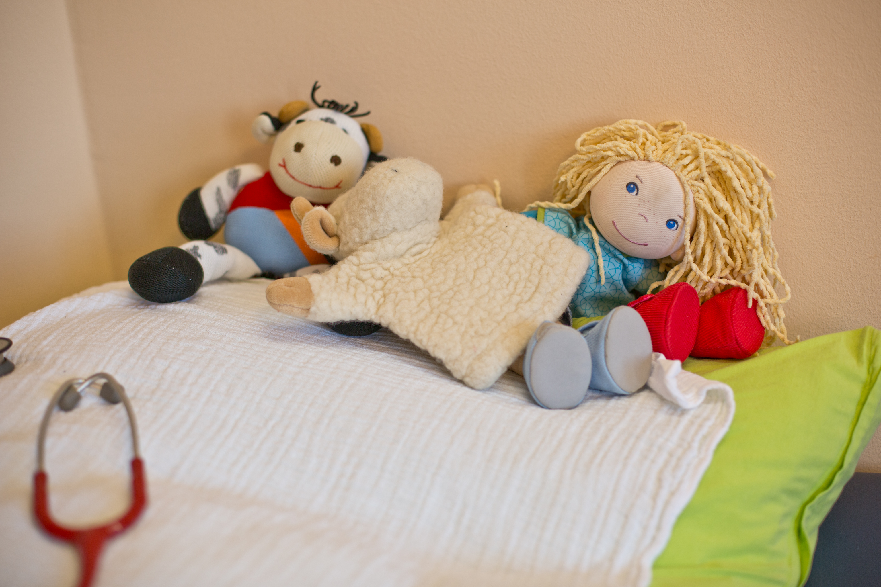 Puppen aus dem Wartezimmer der Familienpraxis
